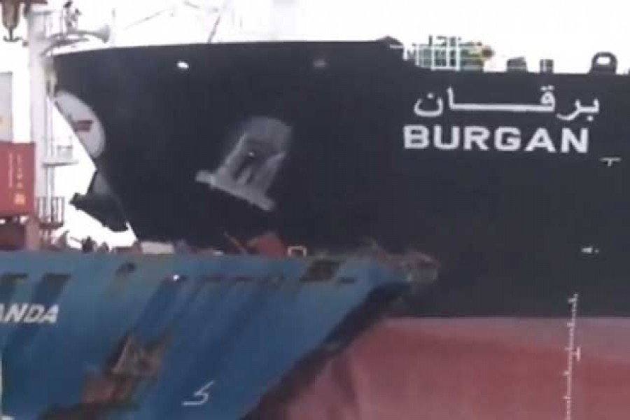 Feeder vessel collides with oil tanker at Ctg port