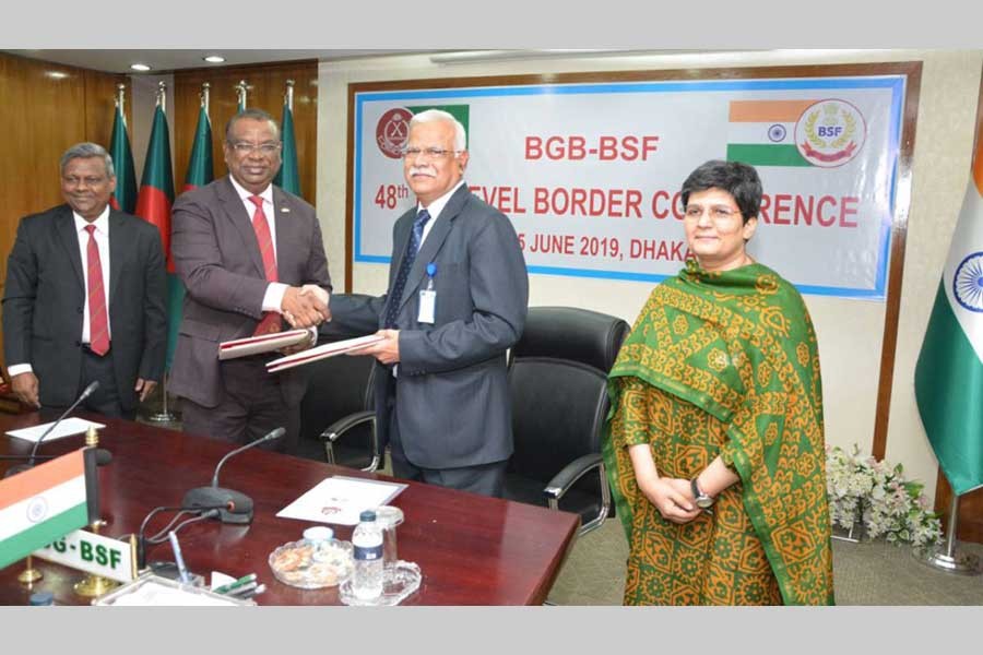 BGB chief Major General Md Shafeenul Islam (L) and BSF Director General Rajni Kant Mishra (R) are handing over Joint Record of Discussion (JRD)  - UNB