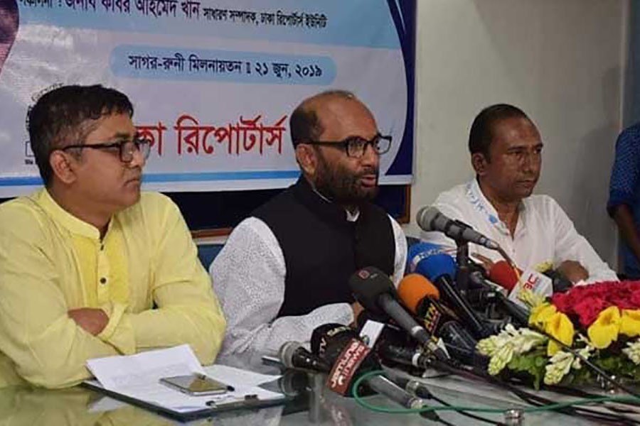 'Govt identifying illegal buildings in Dhaka'