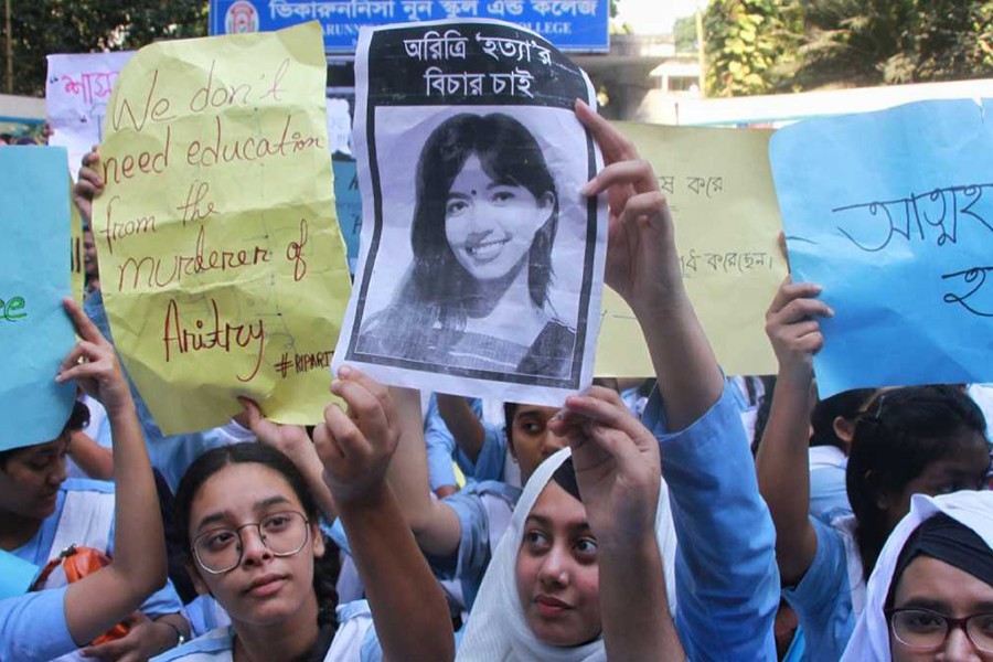 Viqarunnisa Noon School and College (VNSC) students stage protests at its gate on December 5 last over the suicide incident of a ninth grader of the institution — UNB/File