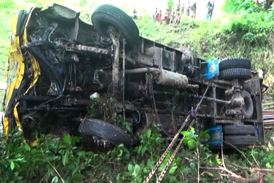 Two die in Faridpur as lorry plunges into ditch