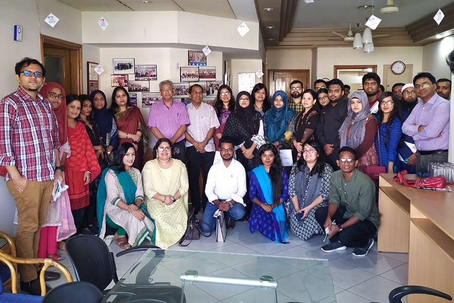 The speakers and some participants of the SANEM workshop “Three Pillars of Sustainable Development Goals (SDGs)” pose for a photo