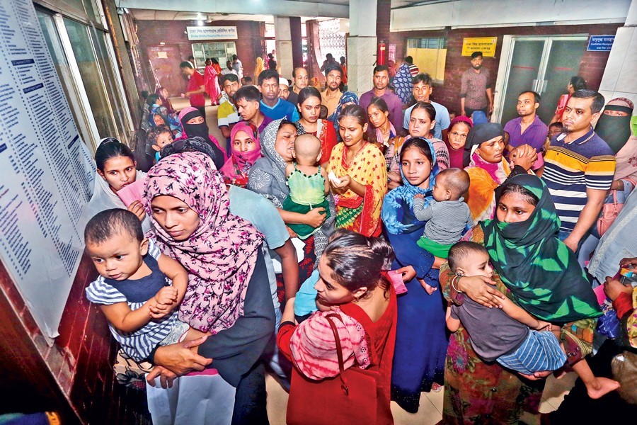 Anxious parents flock to the Shishu Hospital in the city on Friday with their children suffering from fever as dengue has broken out in the capital — FE photo by KAZ Sumon