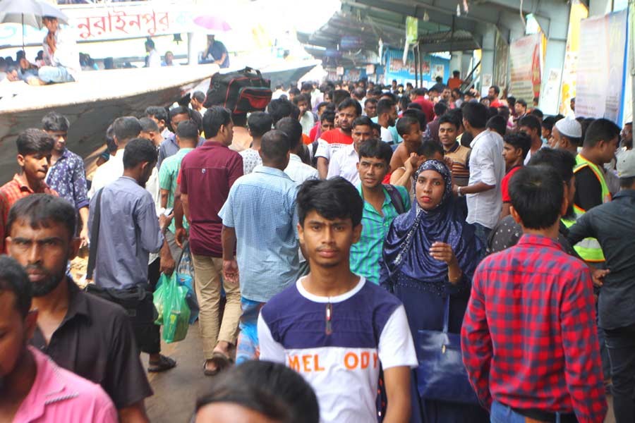 Eid holidaymakers keep moving out of Dhaka