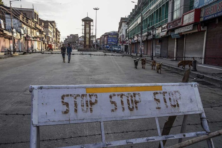 Security forces beat Kashmir people  for simply trying to buy foods