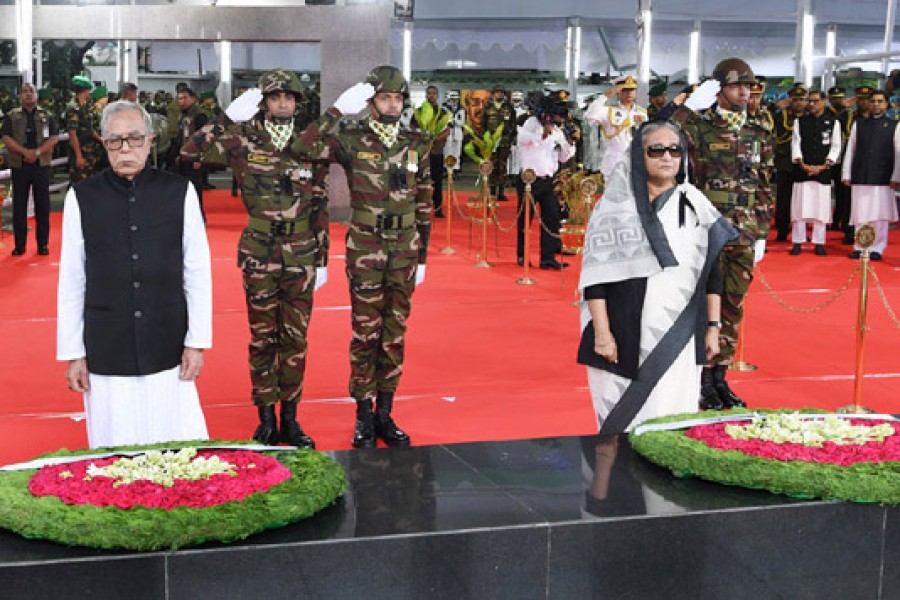 President, PM pay homage to Bangabandhu