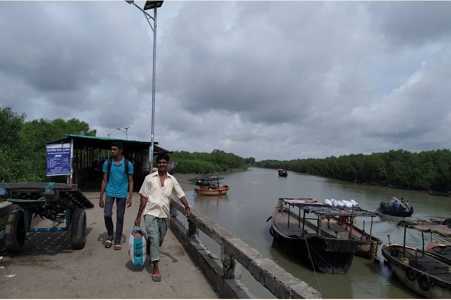 A view of the poorly managed jetty of Maheshkhali Island under Cox's Bazar — FE Photo