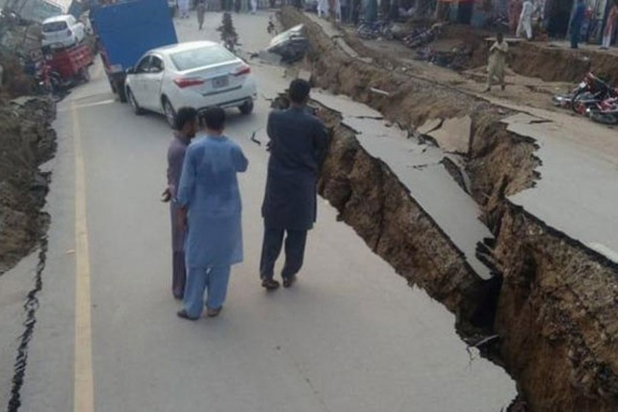 Eight dead, 100 injured in 5.8 magnitude Pakistan quake