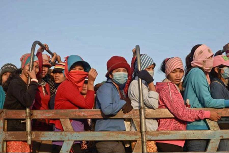 Garment workers travel on private buses organised by their factory in Cambodia. When women do overtime work but lack safe transportation back home, it can expose them to greater risks of sexual assault at night. 	— Credit: Samer Muscati/Human Rights Watch