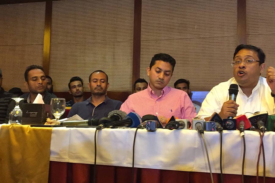 Supreme court lawyer Barrister Mustafizur Rahman Khan addressing a press conference on behalf of the cricketers at a Gulshan hotel in the evening. -Focus Bangla Photo