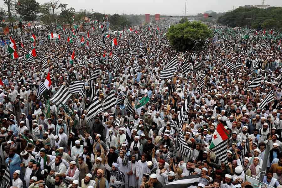 Supporters of religious and political party Jamiat Ulema-i-Islam-Fazal (JUI-F) waving flags and chant slogans during what participants call Azadi March (Freedom March) to protest the government of Prime Minister Imran Khan in Islamabad, Pakistan on Friday. -Reuters Photo