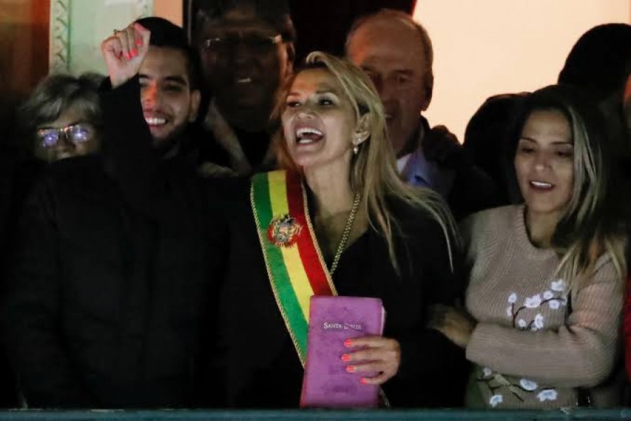 Bolivian senator Jeanine Anez gestures after she declared herself as Interim President of Bolivia, at the balcony of the Presidential Palace, in La Paz, Bolivia November 12, 2019. REUTERS/Carlos Garcia Rawlins