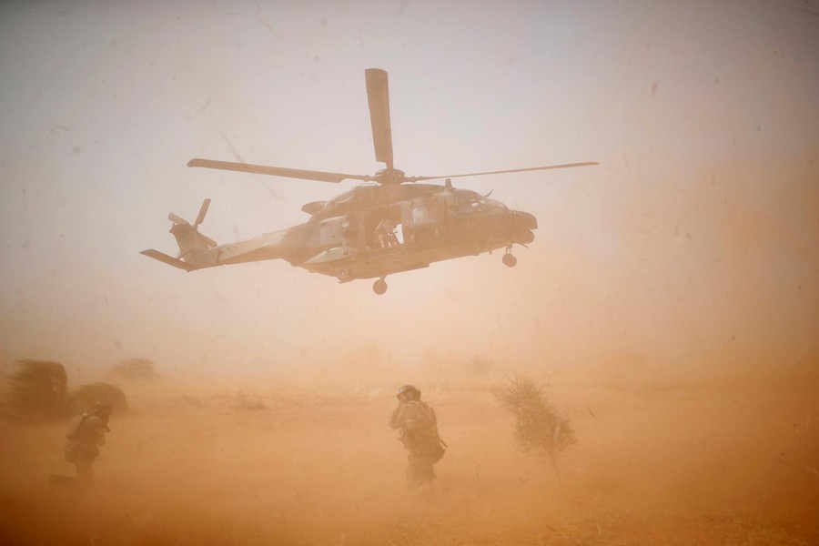 Thirteen French troops die in Mali helicopter crash