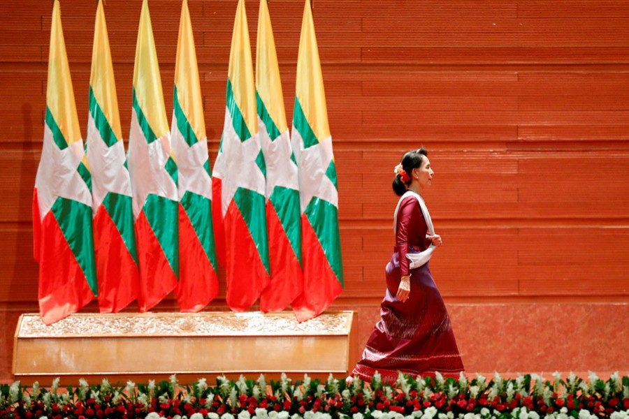 Myanmar State Counsellor Aung San Suu Kyi walks off the stage after delivering a speech to the nation on the Rakhine and Rohingya situation, in Naypyitaw, Myanmar, September 19, 2017. Reuters/File Photo