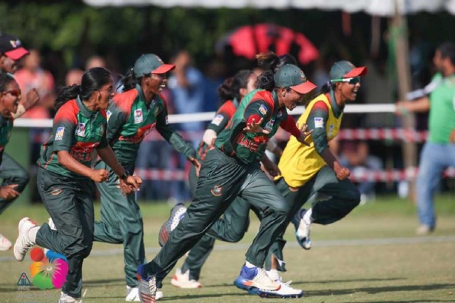 BD women’s cricket team claim gold in SA games