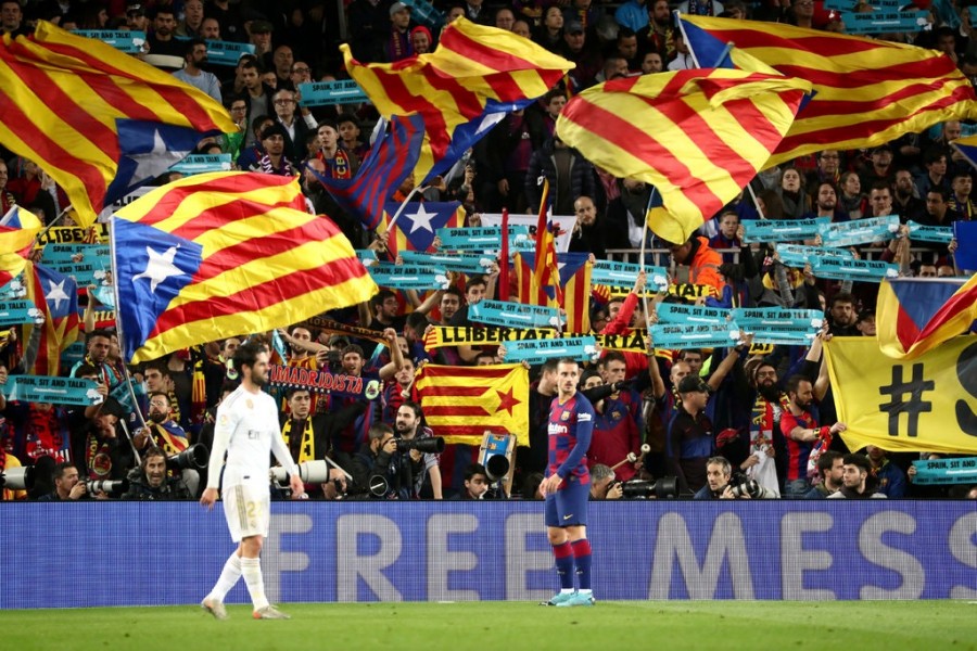 As protestors clashed with police outside the stadium, many fans inside Camp Nou stadium for Barcelona’s game against Real Madrid waved flags in support of a Catalan independence movement. (Sergio Perez/Reuters)