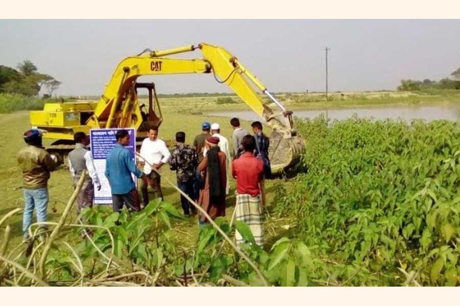 Work on a crop protection embankment started in Dharmapsha upazila of Sunamganj on Wednesday  	— FE Photo