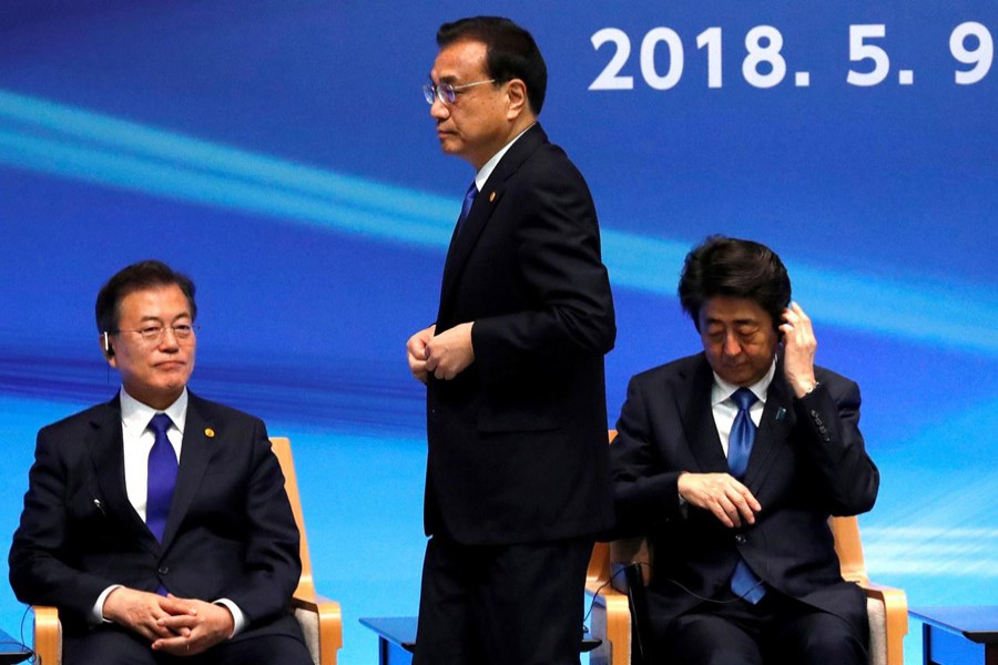 Japan's Prime Minister Shinzo Abe, South Korea's President Moon Jae-in and China's Premier Li Keqiang attend the sixth JAPAN-CHINA-KOREA Business Summit in Tokyo, Japan, May 9, 2018. Reuters/File Photo