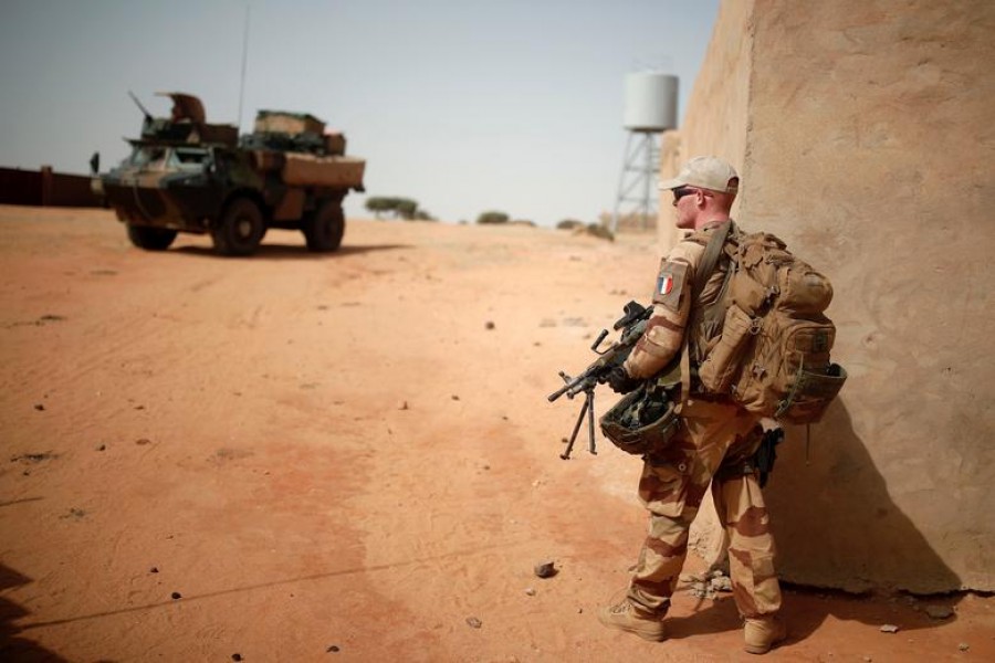 A French soldier patrols during the regional anti-insurgent Operation Barkhane in Tin Hama, Mali, October 19, 2017. REUTERS/Benoit Tessier/File Photo