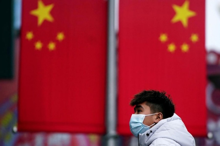 A man wearing a mask is seen at the Nanjing Pedestrian Road, a main shopping area, in Shanghai, China, January 24, 2020. Reuters