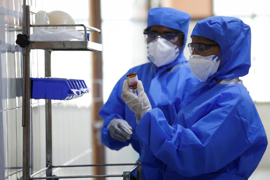 Medical staff with protective clothing are seen inside a ward specialised in receiving any person who may have been infected with coronavirus, at the Rajiv Ghandhi Government General hospital in Chennai, India, January 29, 2020. Reuters/File photo