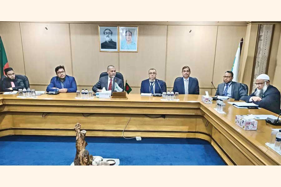 Mamun Ur Rashid (3rd from left), Managing Director, CSE, addressing an in-house training program on "Trading of Government Securities in the Secondary Platform of the Exchange" for executives of the bourse on Thursday.