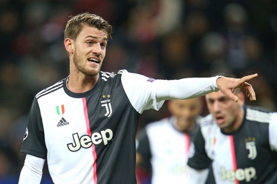 Juventus defender Rugani tests positive for COVID-19