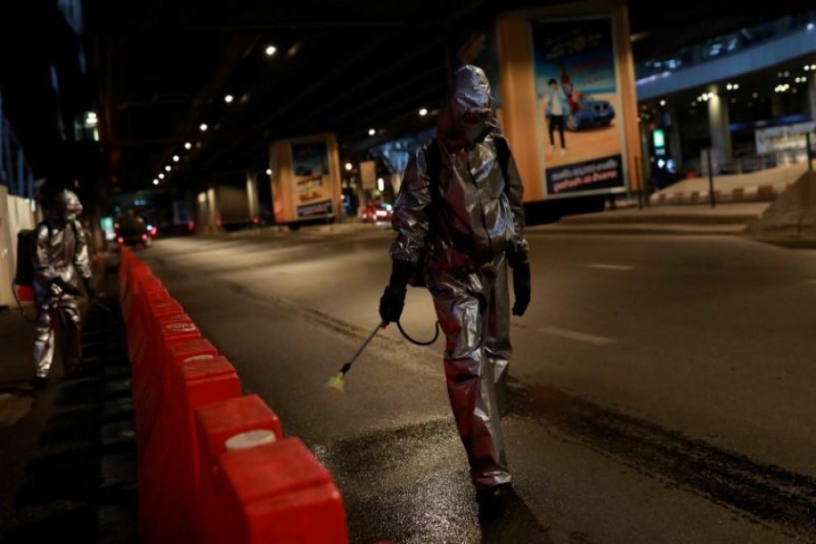 Royal Thai Army soldiers sanitize in the city due to the coronavirus disease (COVID-19) outbreak in Bangkok, Thailand March 21, 2020. REUTERS/Soe Zeya Tun