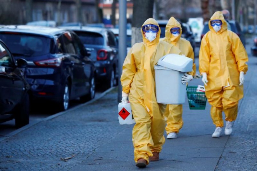 A medical staff of general practitioners walk to their coronavirus disease (COVID-19) test center set up outside a doctor's office in a tent at Berlin's Reinickendorf district, Germany, March 23, 2020 — Reuters photo