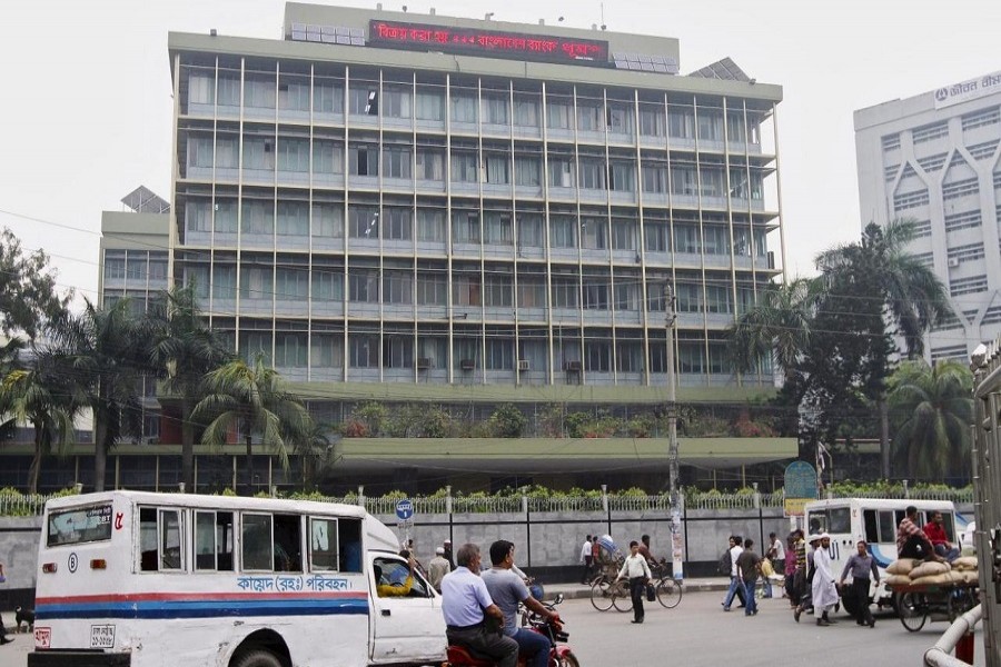 Commuters pass by the front of the Bangladesh central bank building in Dhaka, March 08, 2016. — Reuters/Files