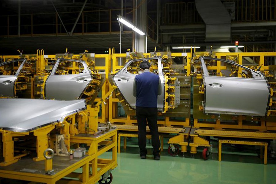 A worker works at a plant of Hyundai Motor in Asan, South Korea on January 27, 2016 — Reuters/Files