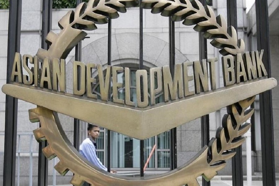 A worker walks past inside the Asian Development Bank (ADB) headquarters in Manila, June 17, 2009. —Reuters/Files