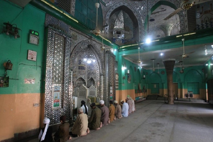 Muslims attend Friday prayers after the government limited congregational prayers and ordered to stay home, in efforts to stem the spread of the coronavirus disease (COVID-19), in Lahore, Pakistan, April 17, 2020. — Reuters