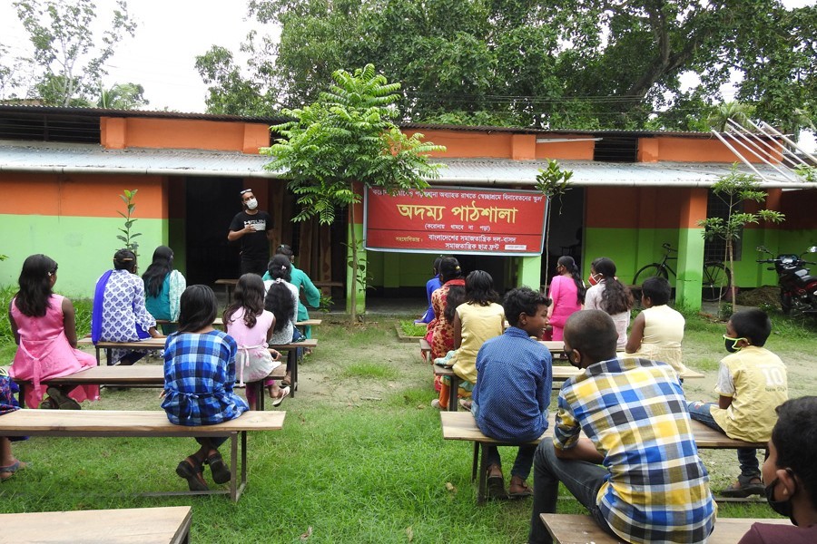 A teacher imparting lessons to students at a mobile school in Magura town — FE Photo