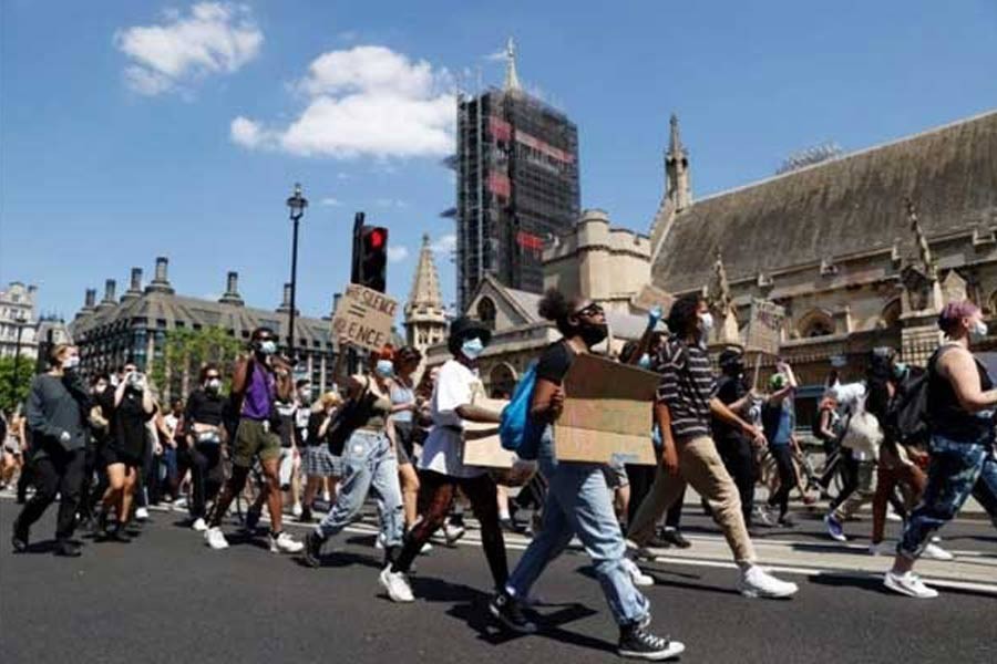 Protesters rally in London, Berlin in solidarity with US demonstrations