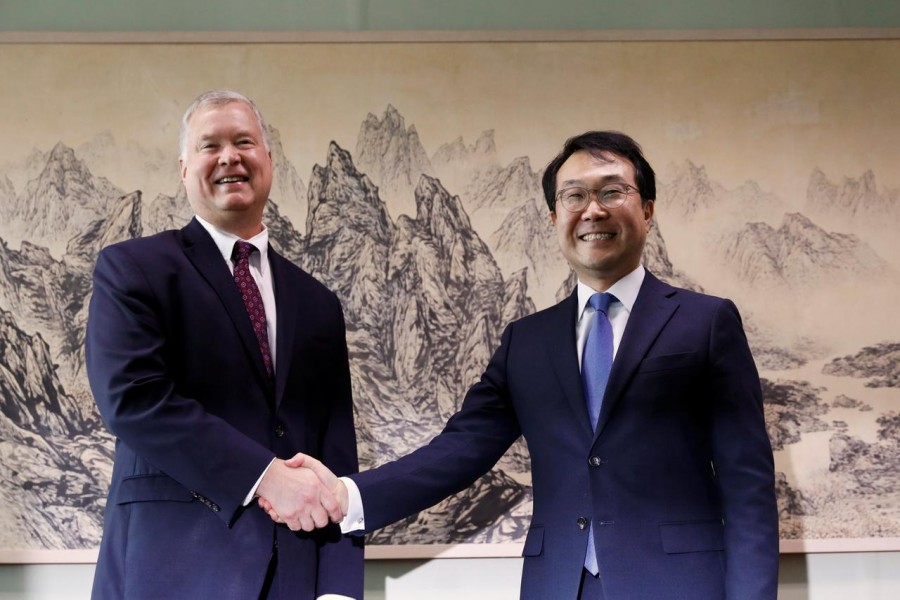 US special envoy for North Korea Stephen Biegun shakes hands with his South Korean counterpart Lee Do-hoon during their meeting at the Foreign Ministry in Seoul, South Korea, August 21, 2019. REUTERS/Kim Hong-Ji/Pool