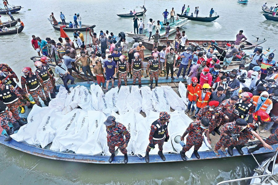 Bodies recovered by rescuers lying lined up after a launch sank in the Buriganga River at Dhaka's Shyambazar following a collision with another vessel on Monday — FE photo