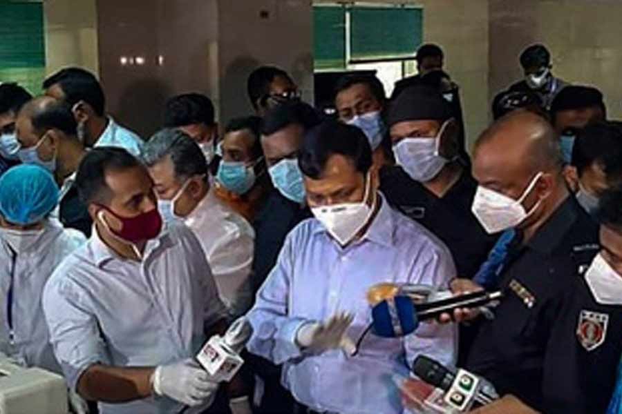 RAB raids Shahabuddin hospital, arrests official