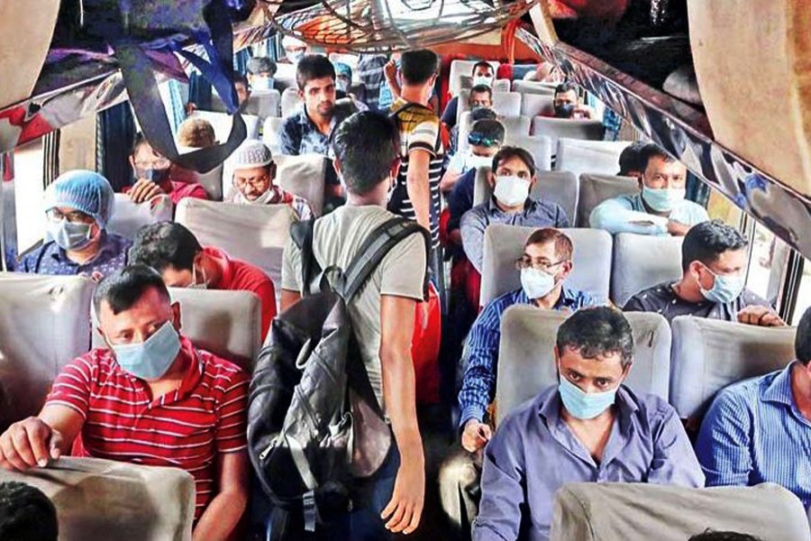 Home-bound people travel by a bus without following health guidelines amid the Covid-19 pandemic at the city’s Mahakhali terminal on Thursday ahead of the Eid-ul Azha on Saturday — FE photo