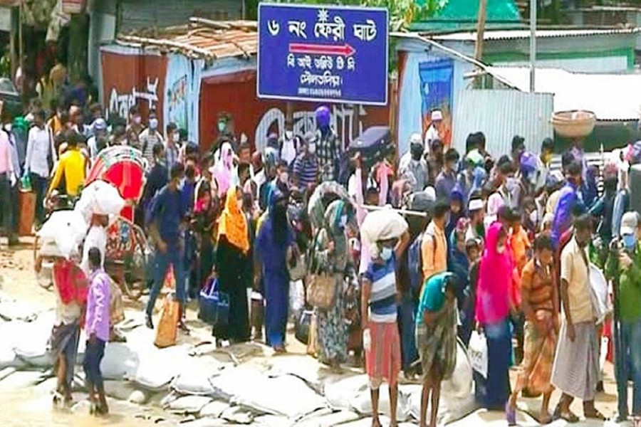 Tailback, lack of social distancing reign supreme at Daulatdia Ghat