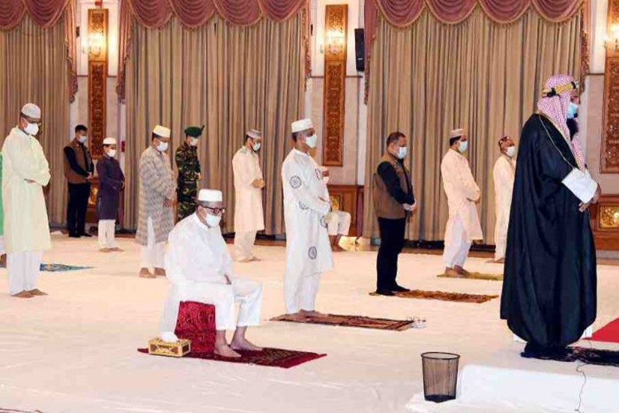 President offers Eid-ul-Azha prayers at Bangabhaban