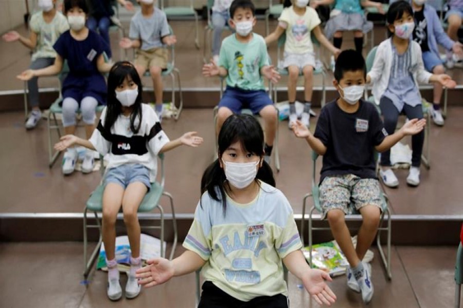 Students clap along instead of singing a song during a music class at Takanedai Daisan elementary school in Japan [File: Kim Kyung-Hoon/Reuters]