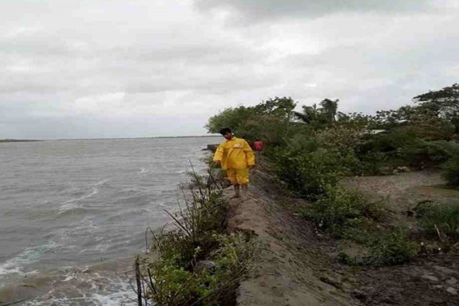 Three villages flooded as dam collapses in Khulna