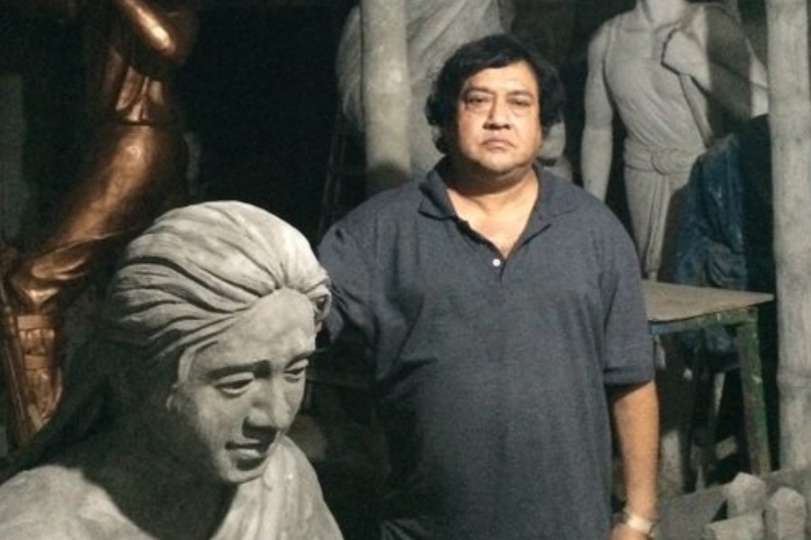 Sculptor Mrinal Haque dies at 62