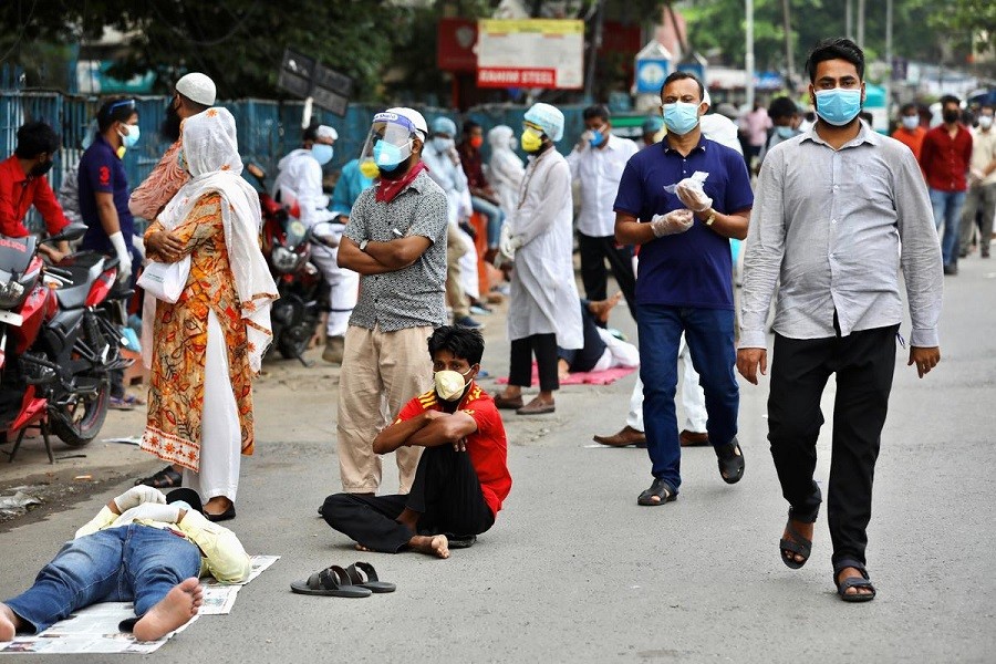 Representational image: People wait in the queue outside of a coronavirus testing centre amid concerns over coronavirus disease (Covid-19) outbreak in Dhaka, Bangladesh, May 17, 2020 — Reuters/Files