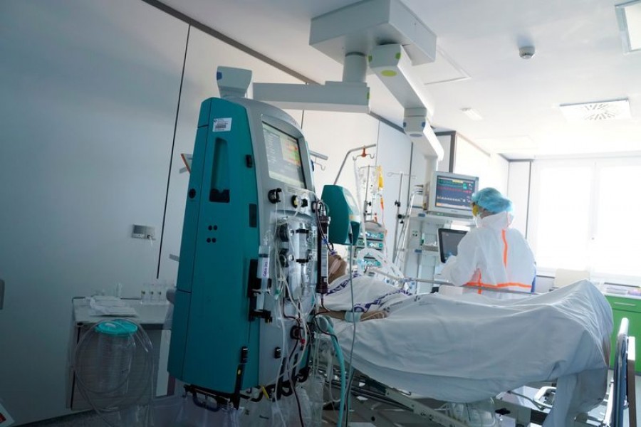 - A nurse attends to a patient suffering from the coronavirus disease (COVID-19) in the Department of Anesthesiology in the Intensive Care ward at Cruces Hospital, amid the coronavirus outbreak in Barakaldo, Spain, September 30, 2020. REUTERS/Vincent West/File Photo