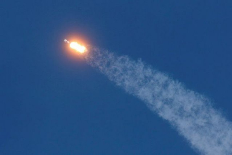 A SpaceX Falcon 9 rocket lifts off from pad 39A with the seventh batch of SpaceX broadband network satellites, at the Kennedy Space Center, in Cape Canaveral, Florida, US on April 22, 2020 — Reuters/Files