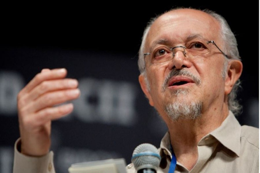 Jose Mario Molina, winner of the Nobel Prize in Chemistry, attends the annual meeting of the Inter-American Development Bank (IADB) in Cancun March 20, 2010. REUTERS