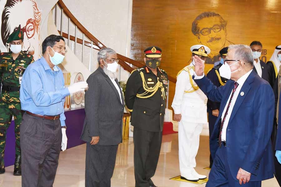 President flies to Dubai for health check-up