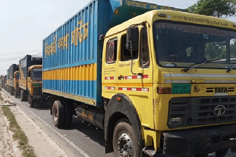 Hundreds of vehicles remain stranded at Daulatdia ghat